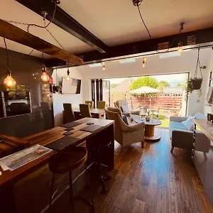 Holiday home Lovely Semi-beach 2x Pubs -5 Min Walk-pets Welcome-parking-garden, Scalby (North Yorkshire)