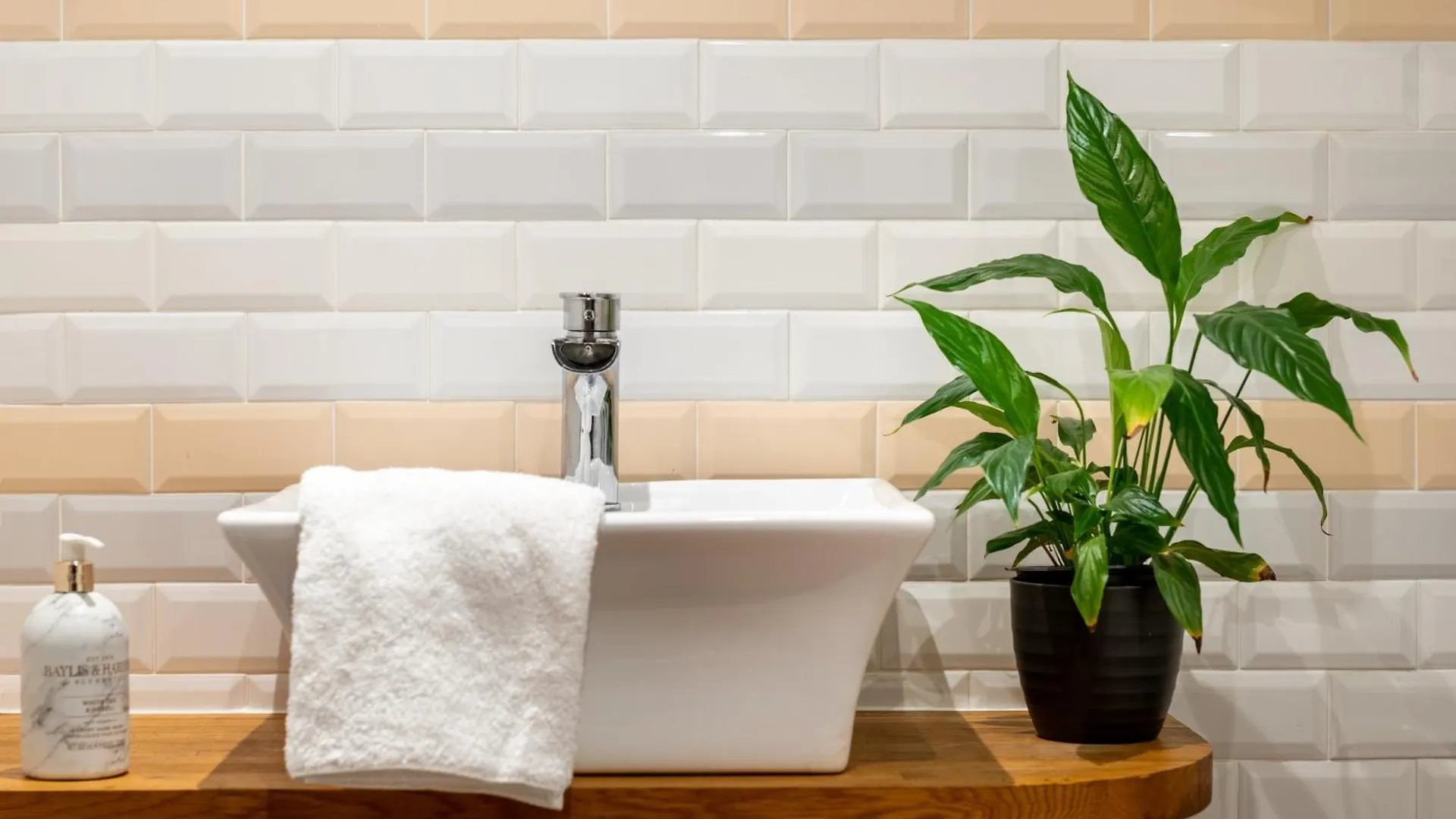 Beckview Apartment And En-Suite 스칼비